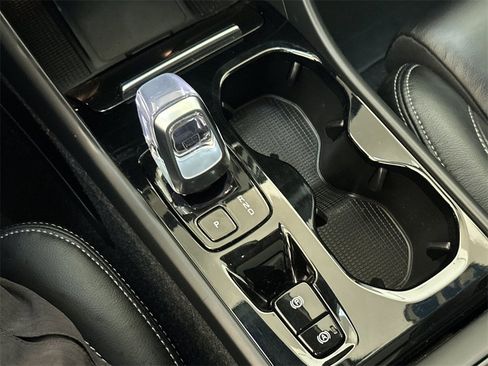 Certified 2023 Volvo XC40 B5 Plus w/ Driver Assist Package image 20