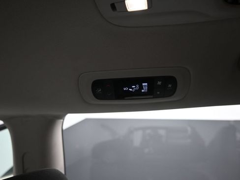 Used 2023 Chrysler Voyager LX FWD image 13