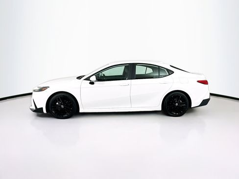 Used 2025 Toyota Camry SE FWD image 4