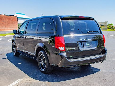 Used 2019 Dodge Grand Caravan SE FWD image 7