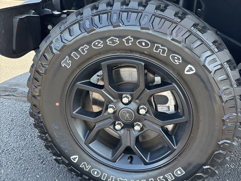 Used 2024 Jeep Gladiator Sport image 12