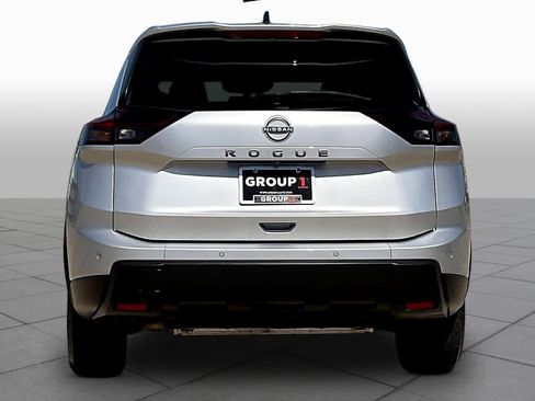 Used 2024 Nissan Rogue S image 5