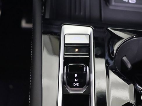 Used 2025 Volkswagen Atlas Cross Sport SEL Premium R-Line image 34