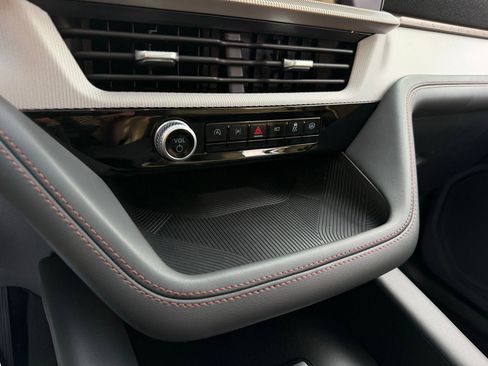 Used 2025 Ford Explorer Active w/ Active Comfort Package image 38