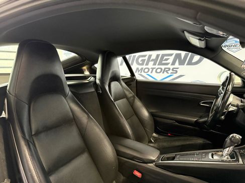 Used 2018 Porsche 718 Cayman w/ Sport Chrono Package image 21