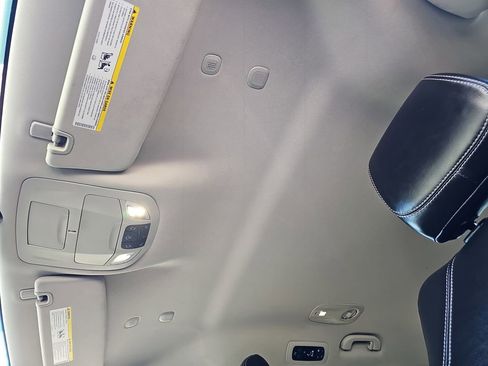 Used 2024 Chrysler Pacifica Touring-L image 31