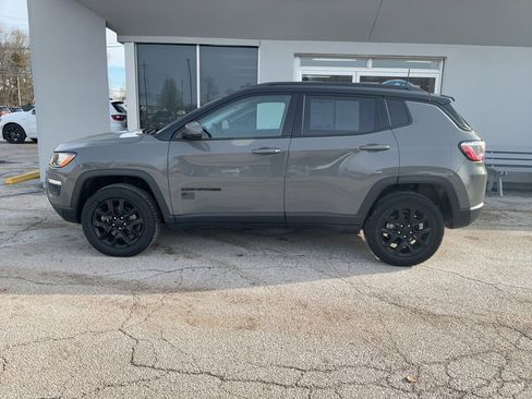 Used 2021 Jeep Compass Sport image 4