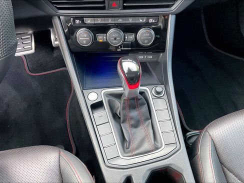 Used 2024 Volkswagen Jetta GLI Autobahn image 34