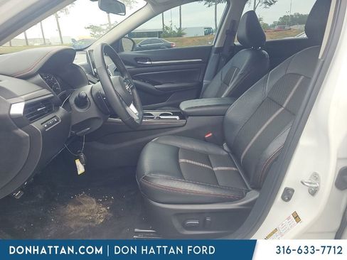 Used 2025 Nissan Altima 2.5 SR FWD image 8