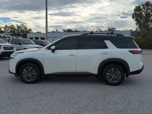 Certified 2022 Nissan Pathfinder SV image 8