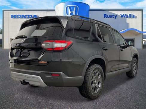 New 2025 Honda Pilot TrailSport image 3