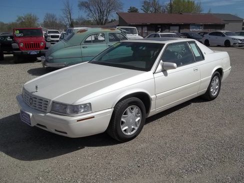 Used 2001 Cadillac Eldorado Touring FWD image 3