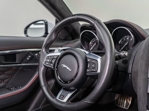 Used 2020 Jaguar F-TYPE SVR image 60
