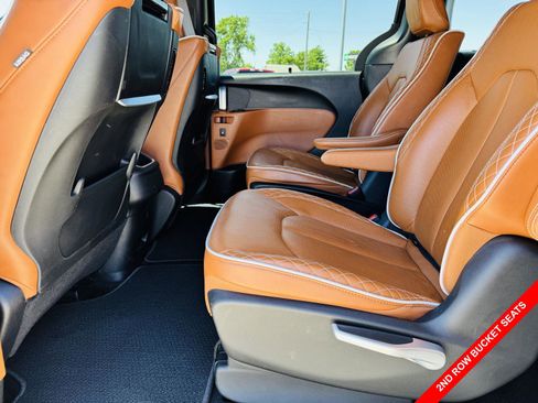 Used 2024 Chrysler Pacifica Pinnacle w/ Trailer Tow Group AWD/4WD image 34