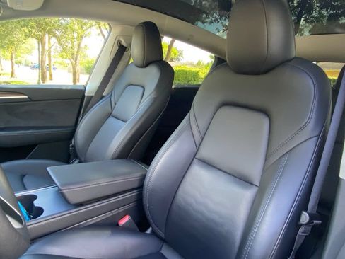 Used 2024 Tesla Model Y Long Range AWD/4WD image 4