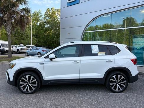 Used 2023 Volkswagen Taos SE FWD image 3