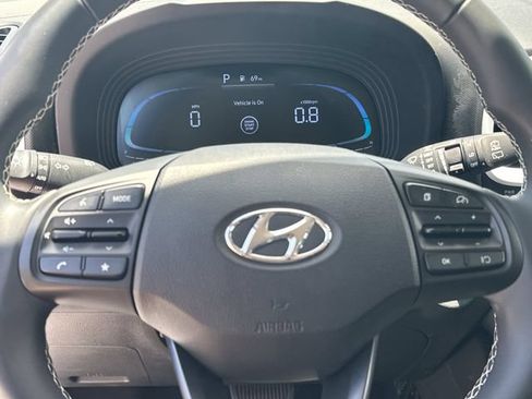Used 2024 Hyundai Venue Limited FWD image 16