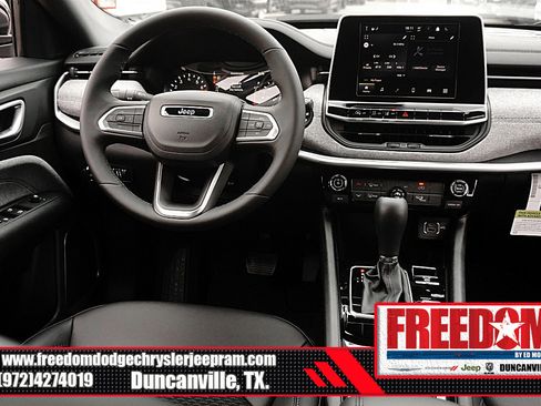 New 2026 Jeep Compass Latitude image 17