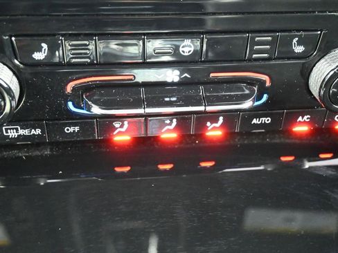 Used 2022 Jeep Grand Cherokee Altitude AWD/4WD image 16