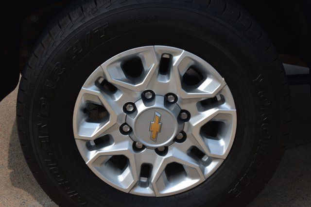 Used 2024 Chevrolet Silverado 2500 LT AWD/4WD image 11