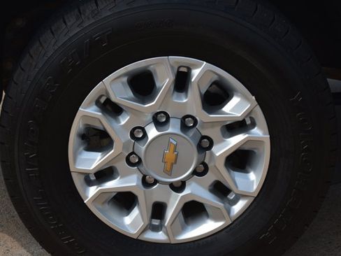 Used 2024 Chevrolet Silverado 2500 LT AWD/4WD image 11