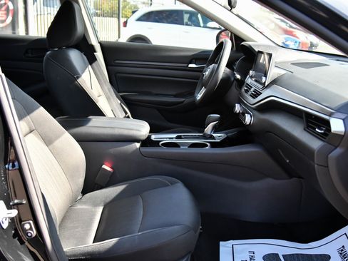 Used 2024 Nissan Altima 2.5 SV image 40