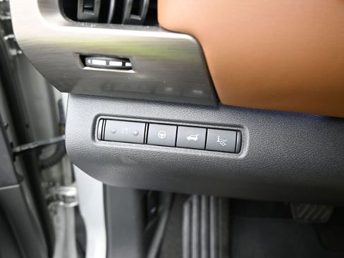 Used 2024 Nissan Pathfinder Platinum w/ Cargo Package AWD/4WD image 17