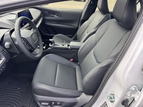 New 2026 Toyota Prius Plug-In Hybrid FWD image 2