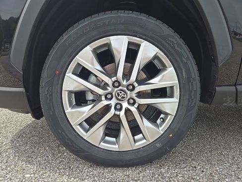 Used 2023 Toyota RAV4 XLE Premium image 26