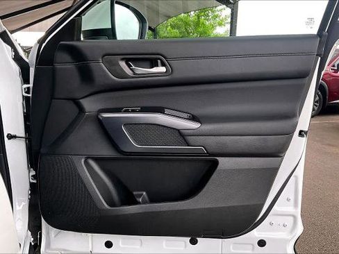 Certified 2025 Nissan Pathfinder SL image 22