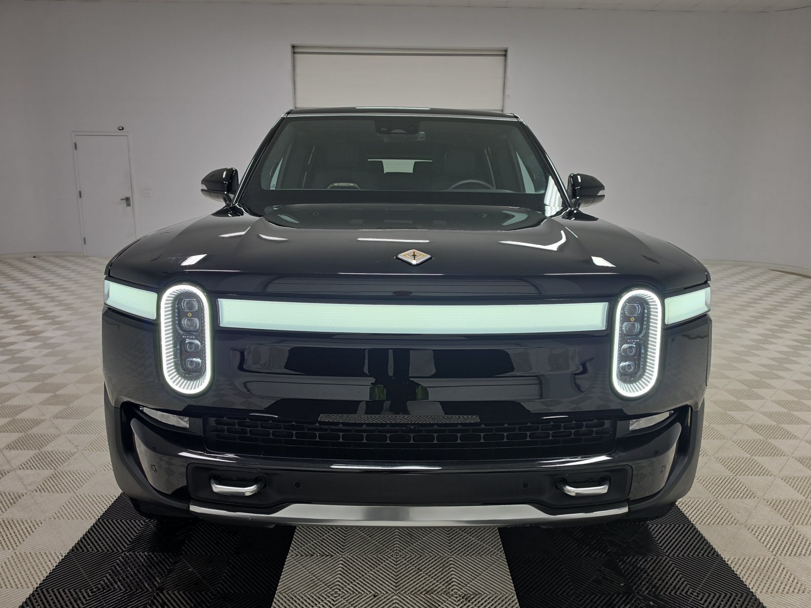 Used 2023 Rivian R1S Adventure Dual AWD/4WD image 8