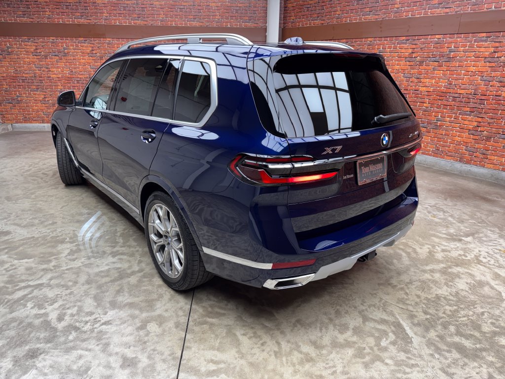 Used 2027 BMW X7 xDrive40i AWD/4WD image 2