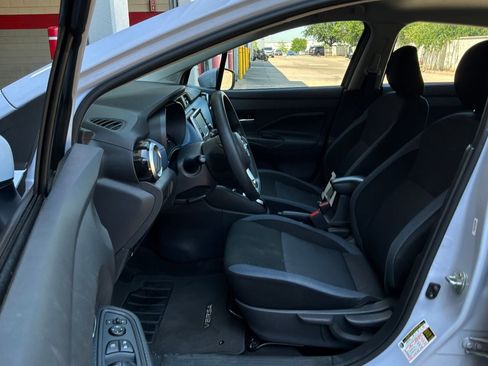 Used 2025 Nissan Versa SV FWD image 10