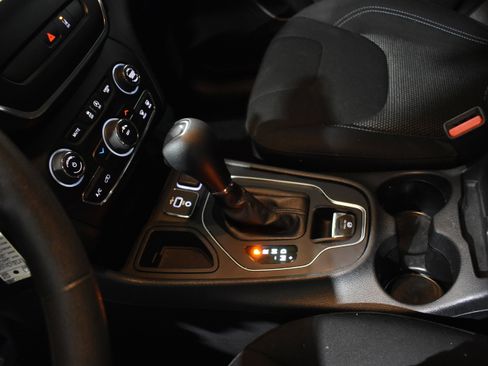 Used 2021 Jeep Cherokee Latitude image 23