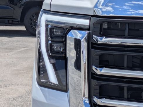 Used 2025 GMC Sierra 2500 SLT AWD/4WD image 10