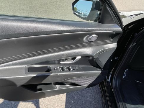 Used 2021 Hyundai Elantra SEL w/ Convenience + Premium Package FWD image 18