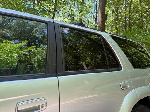 Used 2001 Toyota 4Runner SR5 AWD/4WD image 24