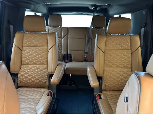 Used 2022 Cadillac Escalade ESV Sport w/ Touring Package AWD/4WD image 16