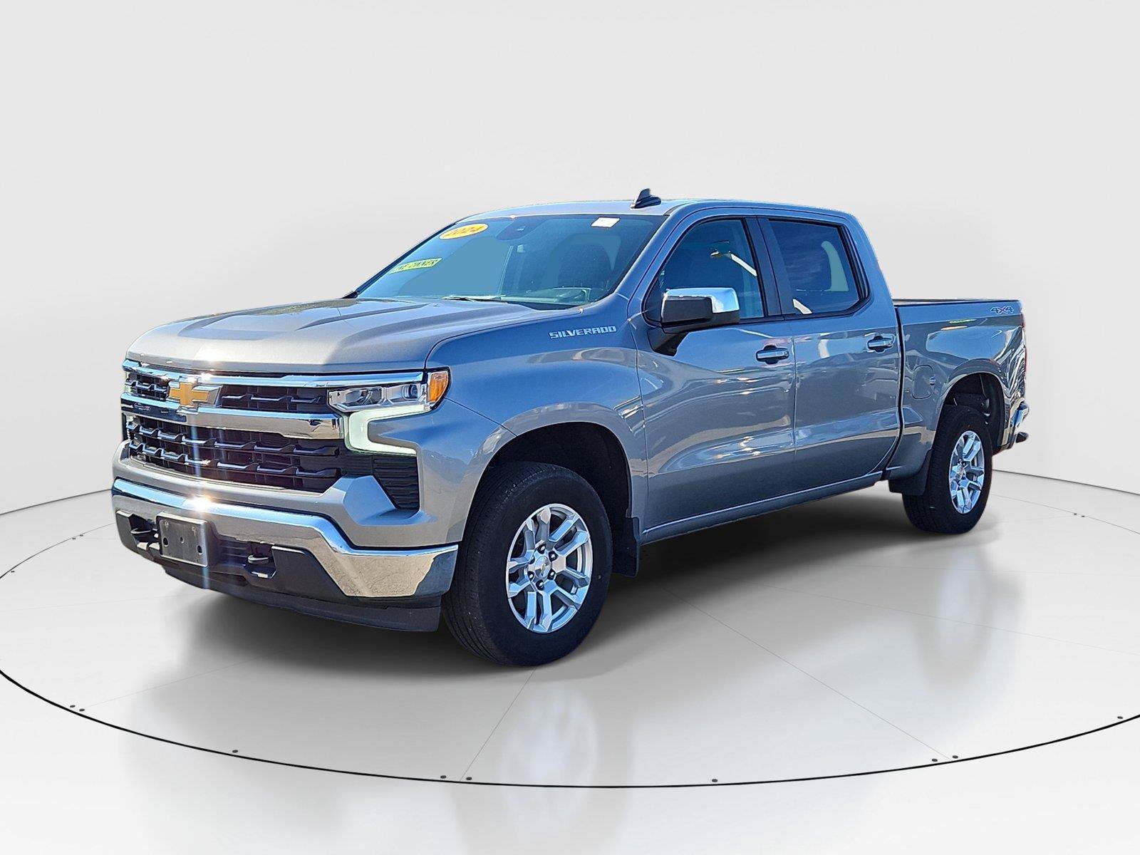 Used 2024 Chevrolet Silverado 1500 LT AWD/4WD image 2