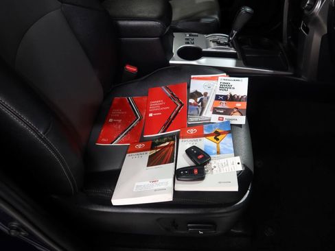 Used 2022 Toyota 4Runner SR5 Premium w/ Moonroof Package RWD image 27