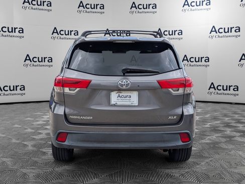 Used 2017 Toyota Highlander XLE FWD image 6