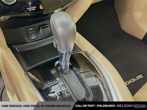 Used 2016 Nissan Rogue SV AWD/4WD image 16