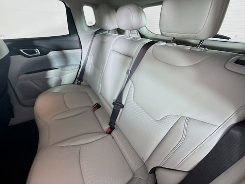 Used 2022 Jeep Compass Latitude image 27