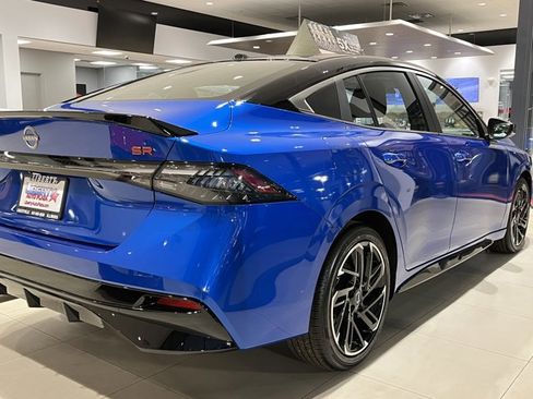 New 2026 Nissan Sentra SR w/ Floor Mat Package FWD image 7