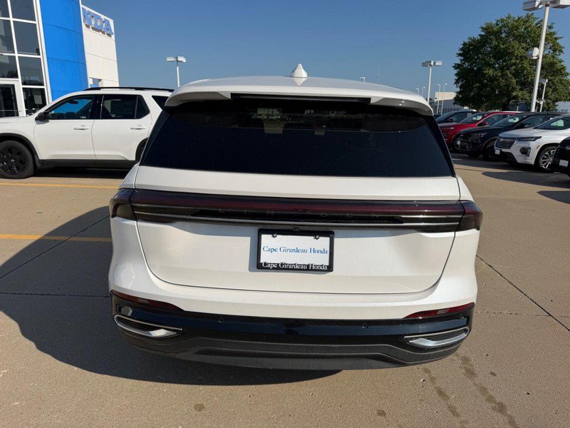 Used 2024 Lincoln Nautilus Premier AWD/4WD image 3