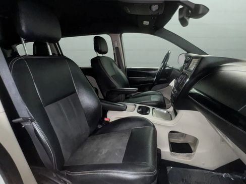 Used 2019 Dodge Grand Caravan SXT FWD image 21