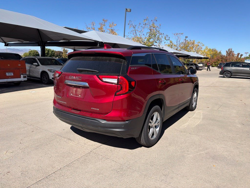 Used 2024 GMC Terrain SLE w/ Driver Convenience Package AWD/4WD image 5