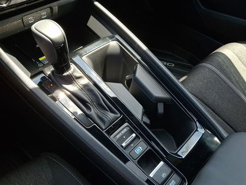 Used 2025 Honda Accord Sport image 18