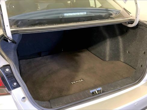 Used 2025 Nissan Versa SV FWD image 4