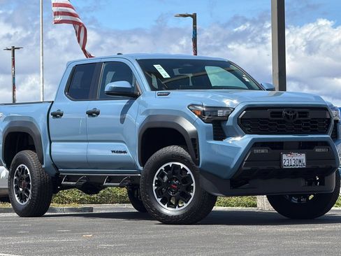 Used 2026 Toyota Tacoma TRD Off-Road AWD/4WD image 2